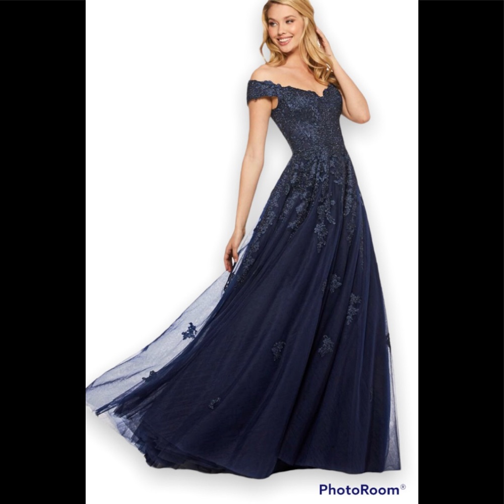 Elizabeth K GLS Formal beaded dress size L New with Tags Evenings Ballgown party